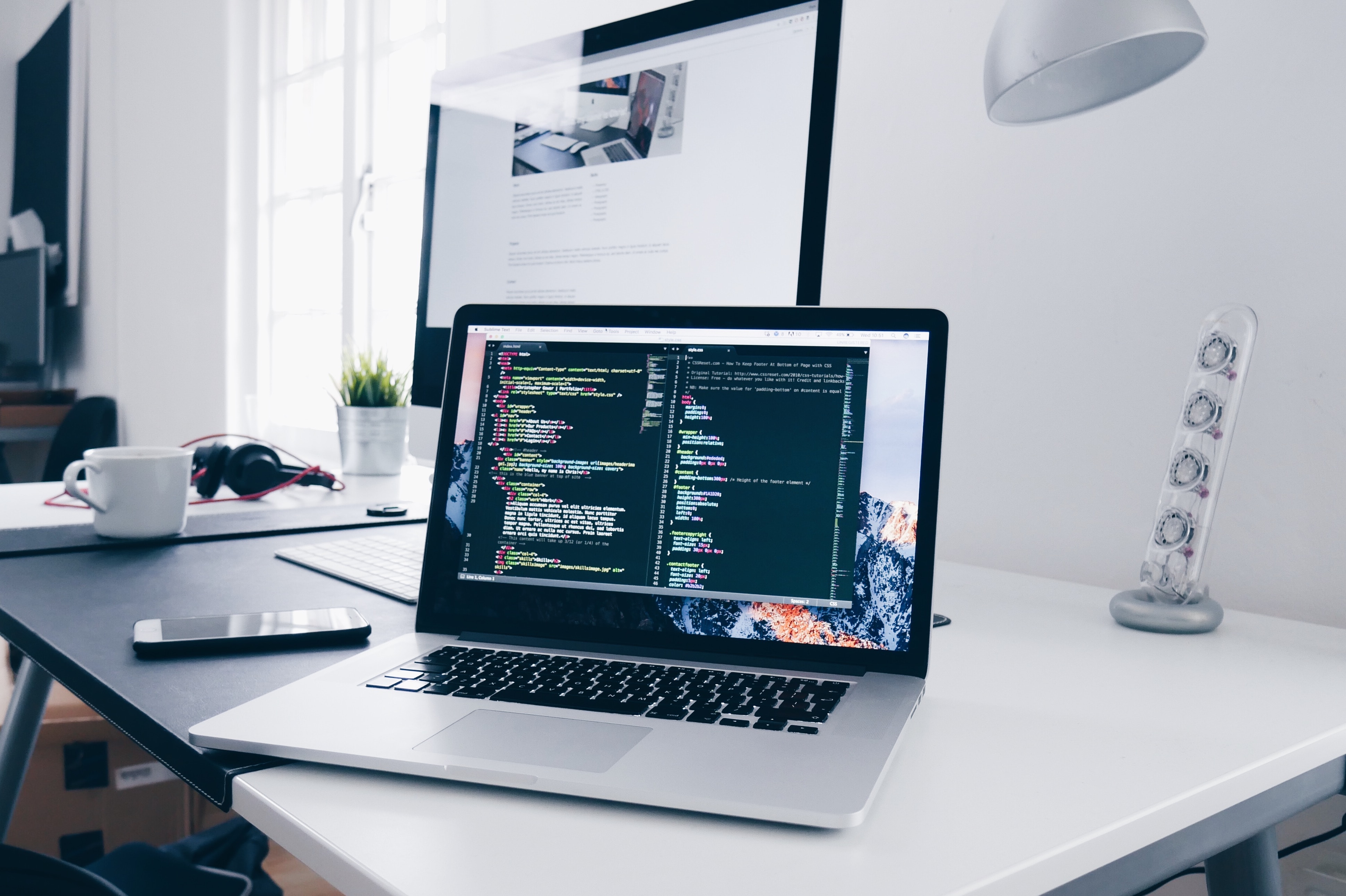 Welcome - Image by Nastuh Abootalebi (unsplash.com)